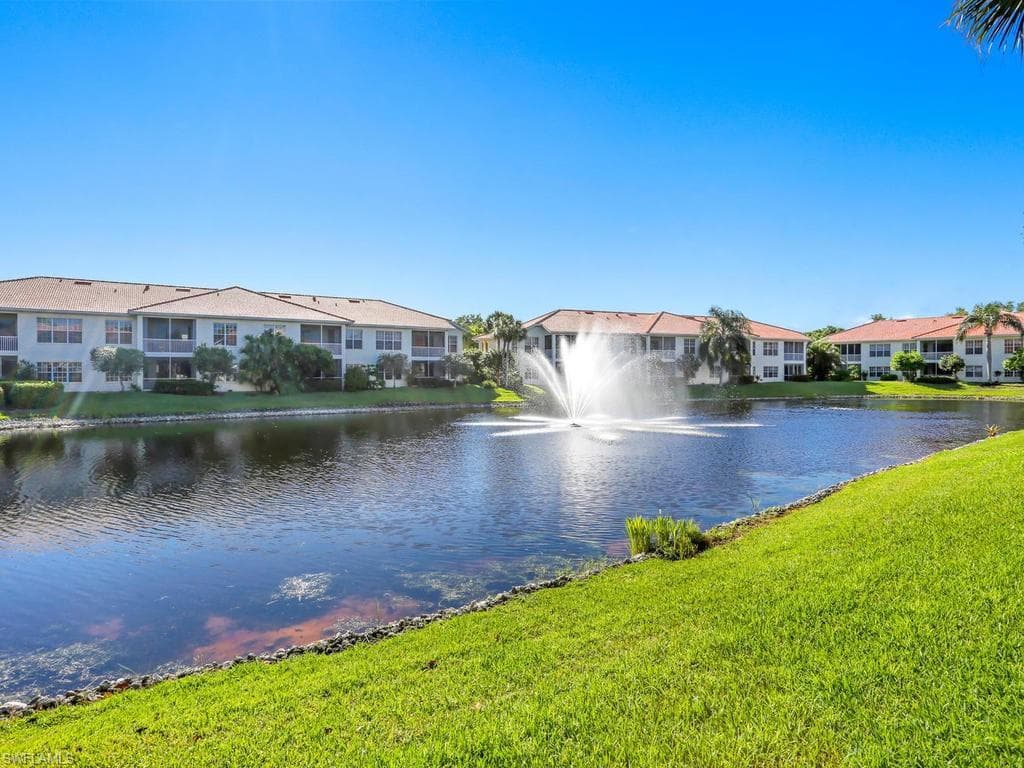 1051 Egrets Walk CIR # 201, NAPLES FL 34108-4