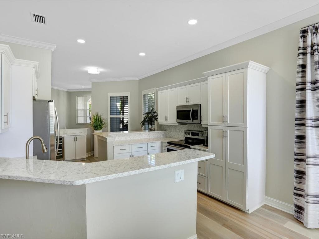 1051 Egrets Walk CIR # 201, NAPLES FL 34108-8