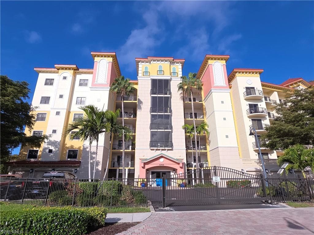 5706 Cape Harbour DR # 211, CAPE CORAL FL 33914-1