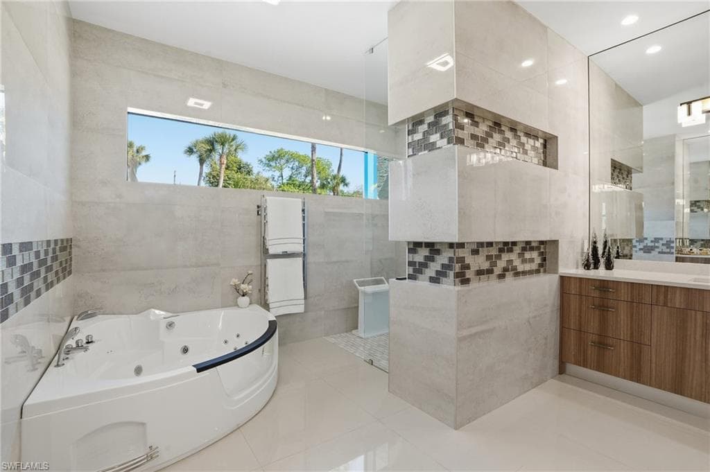 5600 Briarcliff RD, FORT MYERS FL 33912-18