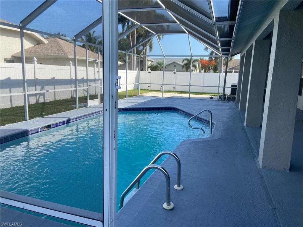 8860 Banyan Cove CIR, FORT MYERS FL 33919-18