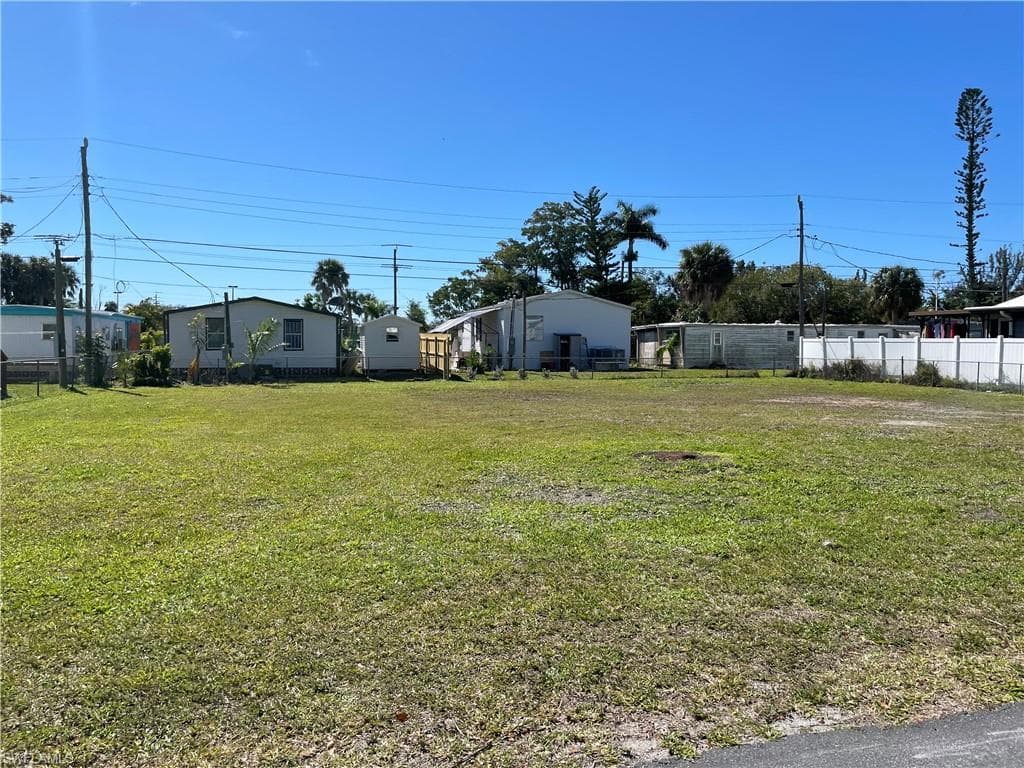 12101 Cypress DR, FORT MYERS FL 33908-4