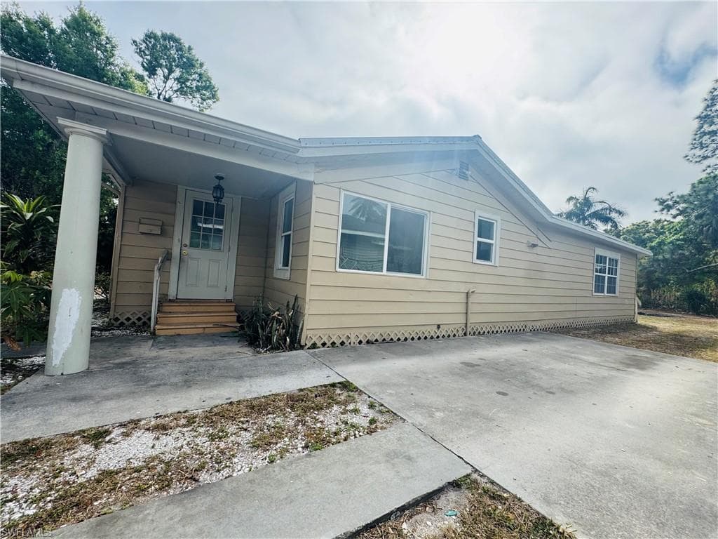3768 Desoto AVE, FORT MYERS FL 33916-2