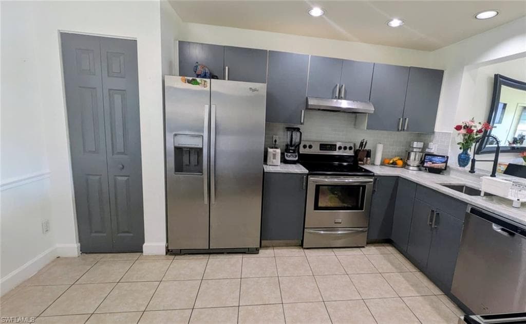 1462 Churchill CIR T204-6