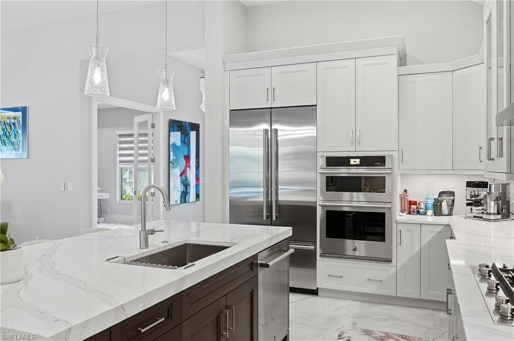 9700 Moonflower LN-7