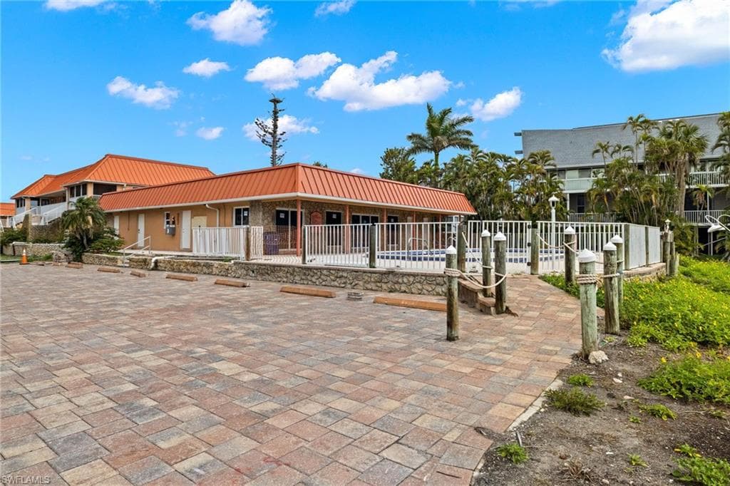 805 E Gulf DR # D, SANIBEL FL 33957-15