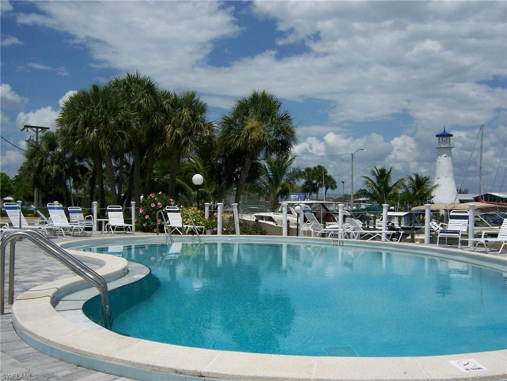 5731 Captain John Smith LOOP, NORTH FORT MYERS FL 33917-31