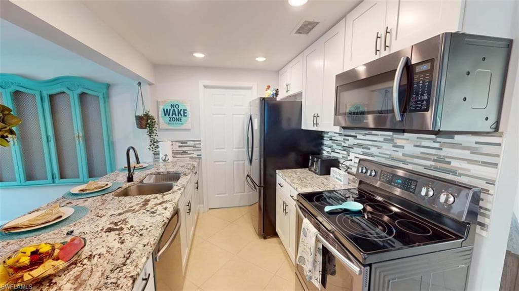 560 E Valley DR, BONITA SPRINGS FL 34134-8