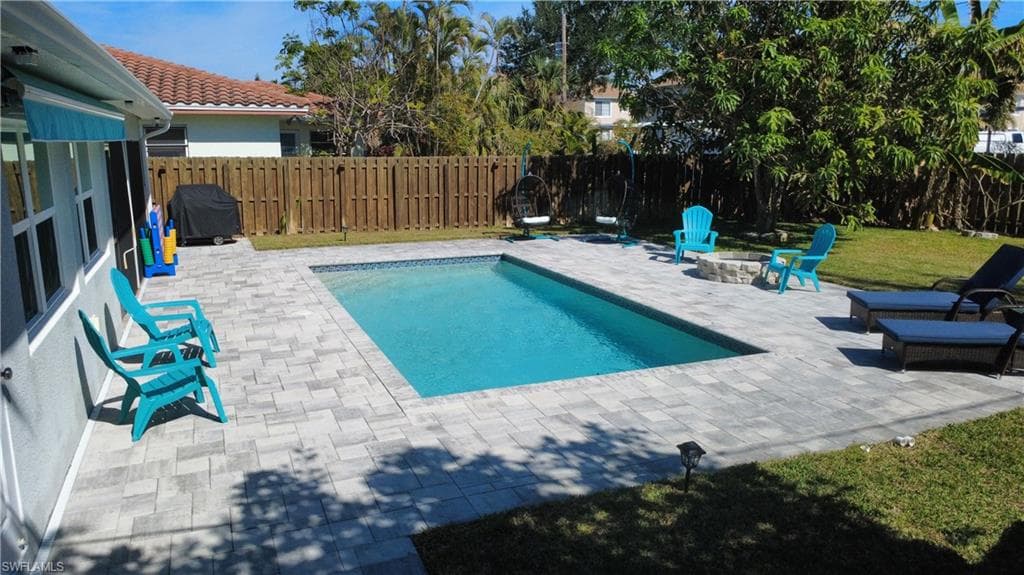 560 E Valley DR, BONITA SPRINGS FL 34134-17