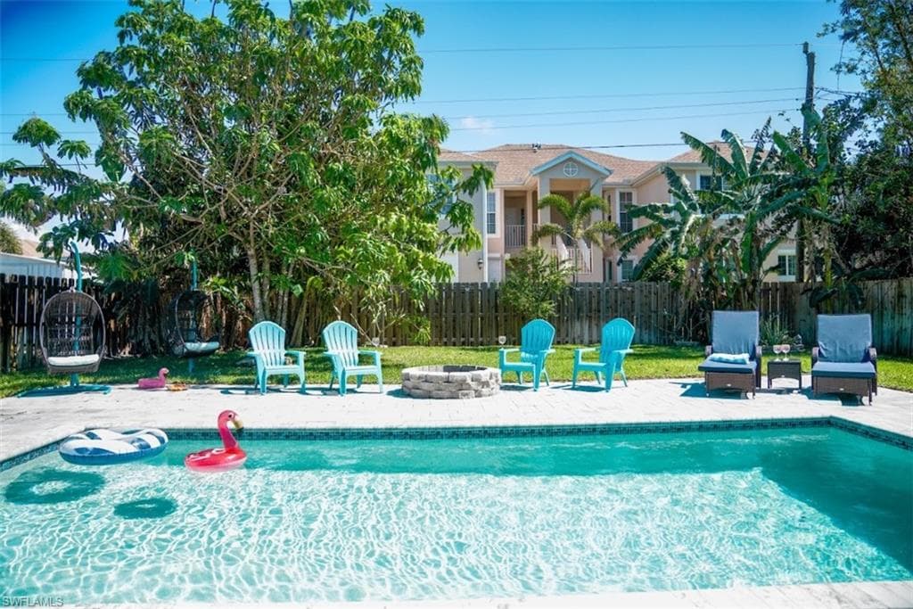 560 E Valley DR, BONITA SPRINGS FL 34134-18
