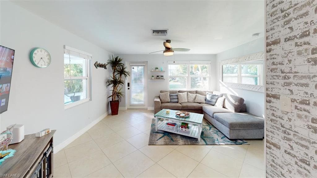 560 E Valley DR, BONITA SPRINGS FL 34134-3