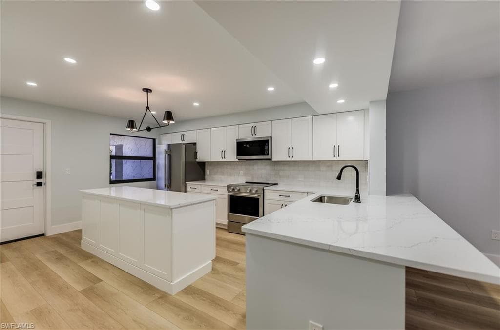 2445 W Gulf DR 6D-8