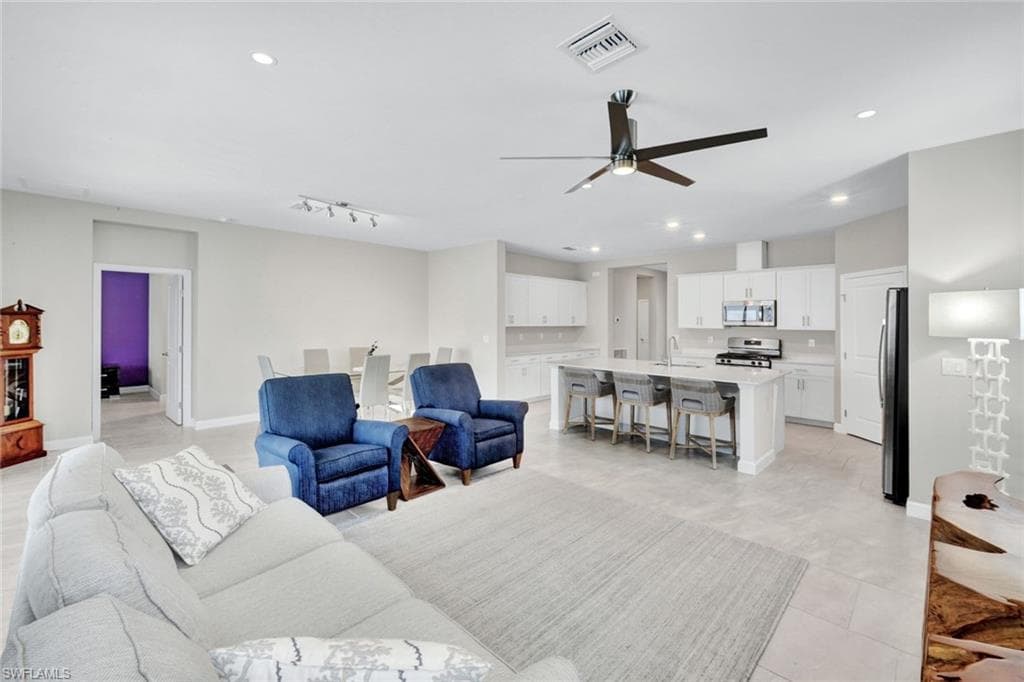 18298 Ridgeline DR-11