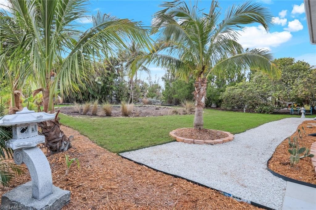 555 Piedmont RD, SANIBEL FL 33957-26