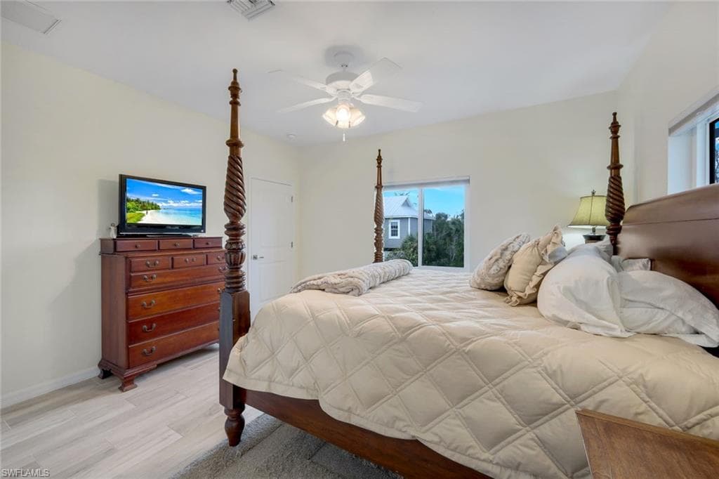 555 Piedmont RD, SANIBEL FL 33957-16