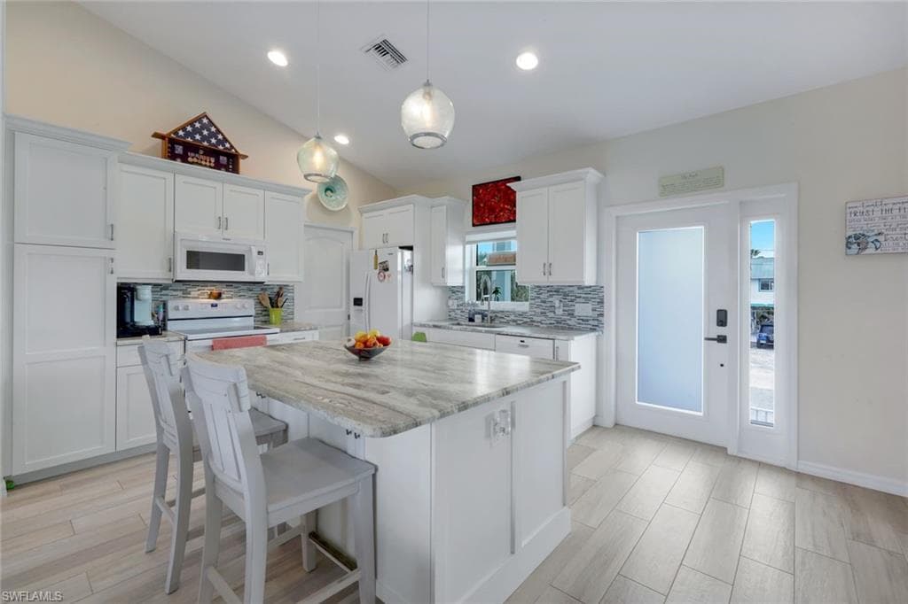555 Piedmont RD, SANIBEL FL 33957-6