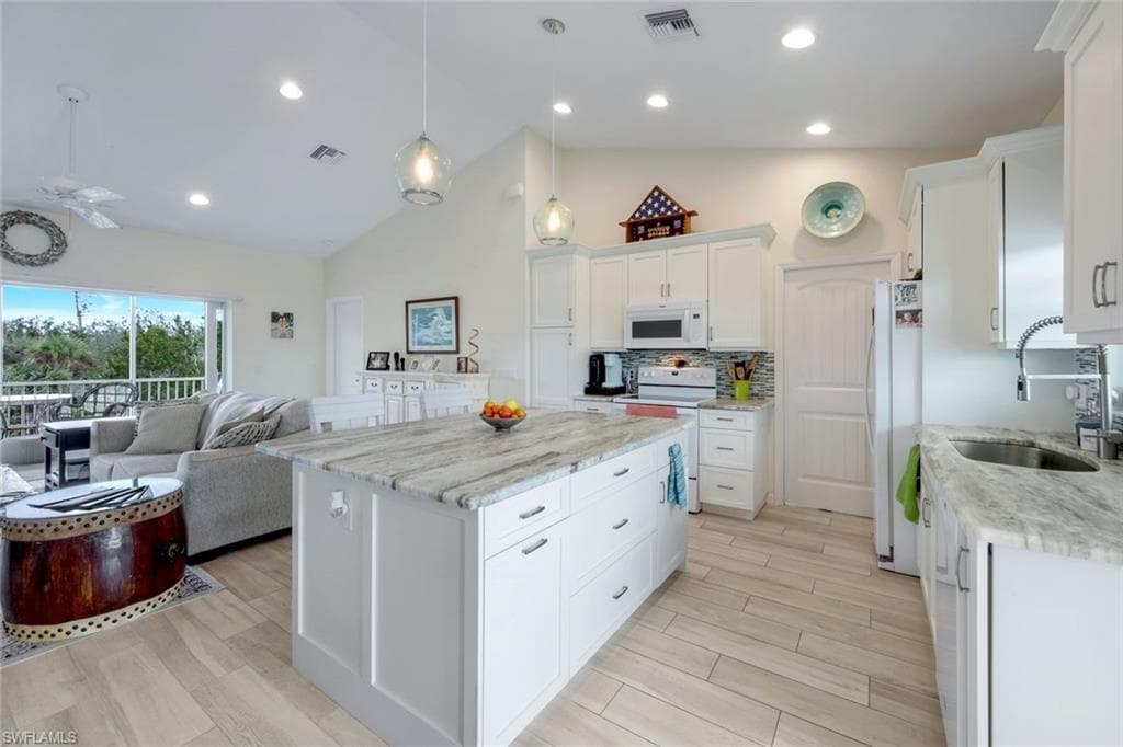 555 Piedmont RD, SANIBEL FL 33957-9