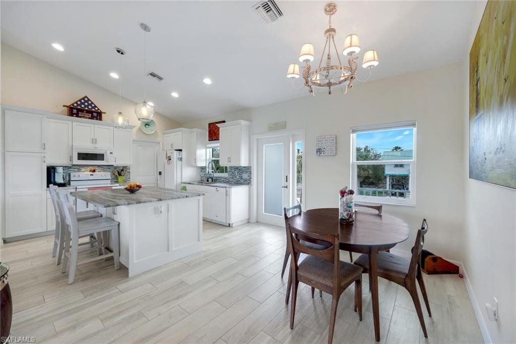 555 Piedmont RD, SANIBEL FL 33957-10