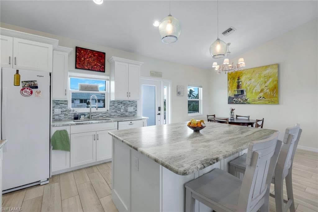 555 Piedmont RD, SANIBEL FL 33957-7