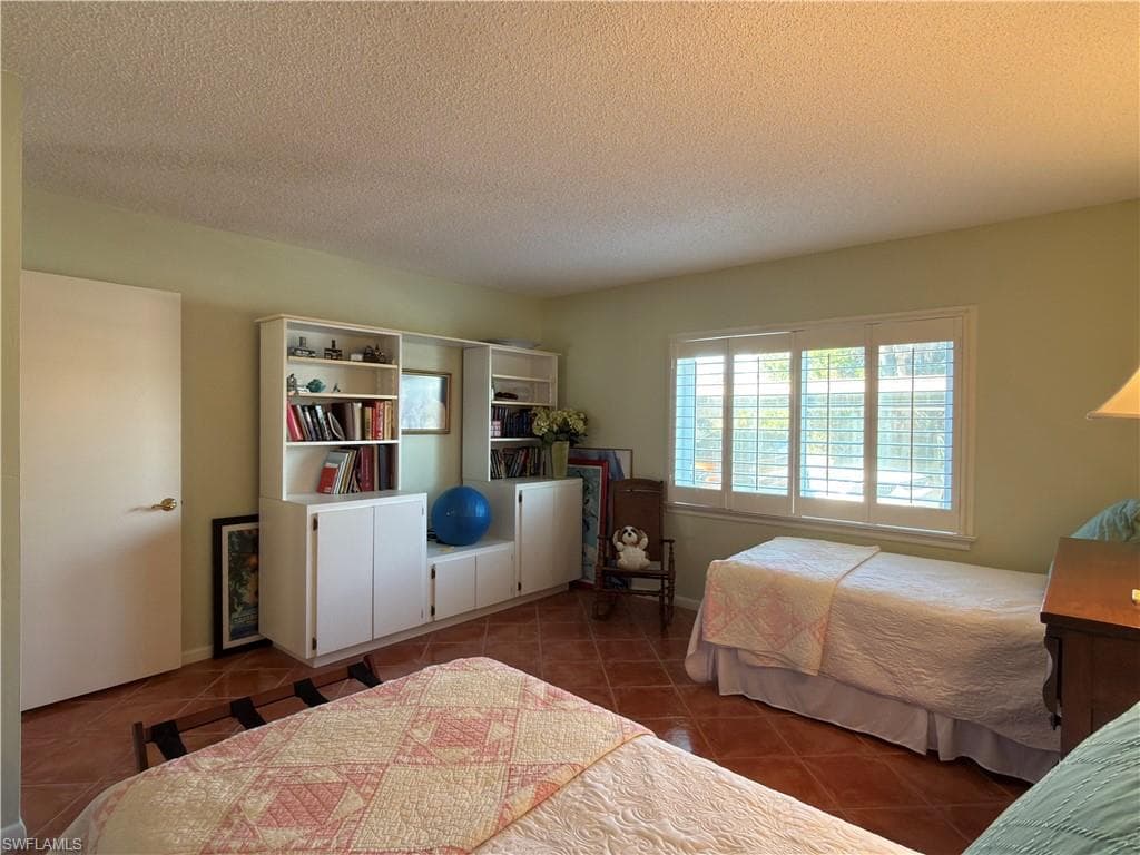 1699 Golf Club DR 3-17
