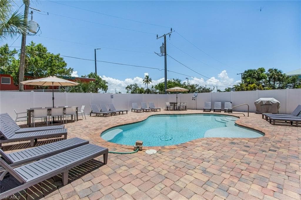 2633 Estero BLVD-11