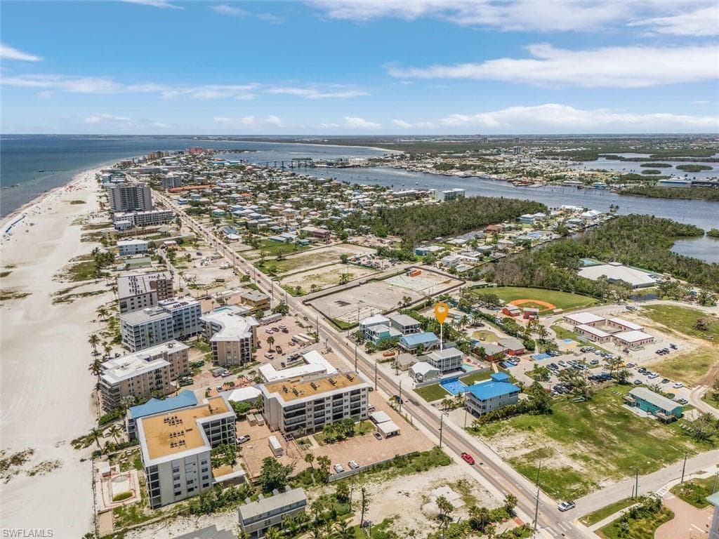 2633 Estero BLVD-32