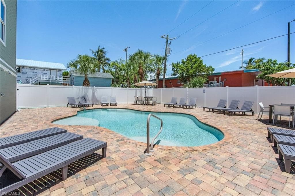 2633 Estero BLVD-10