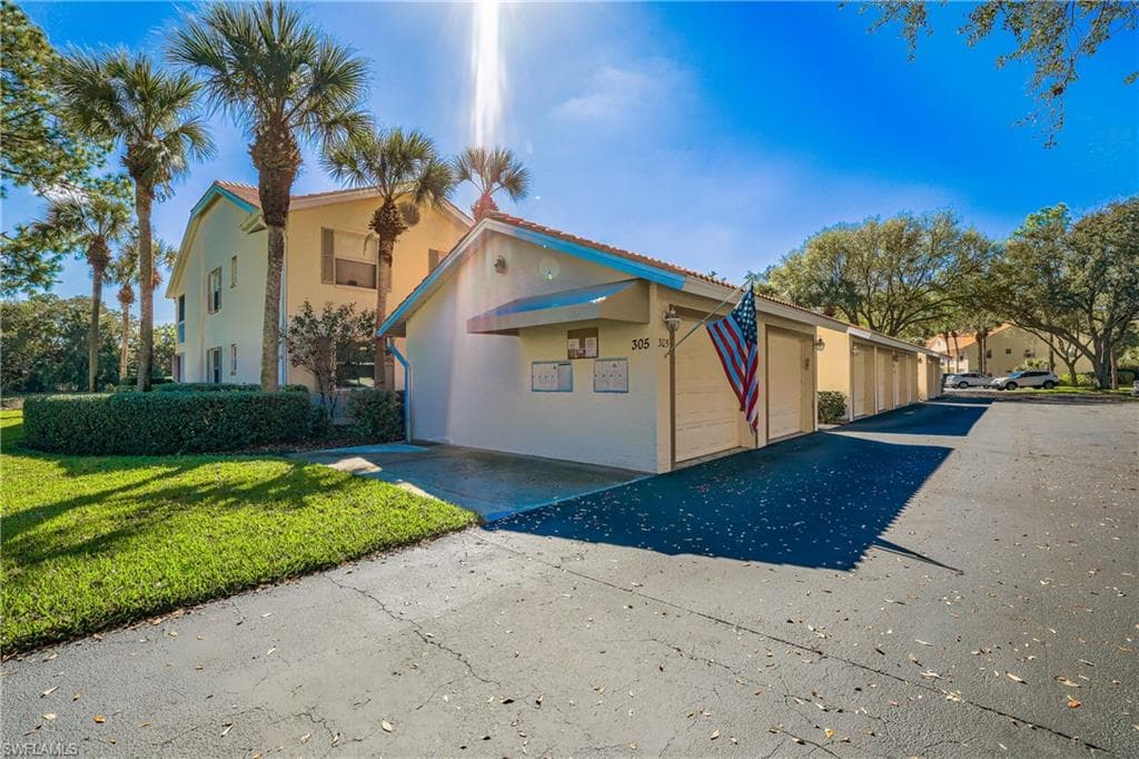 305 Robin Hood CIR 101-1