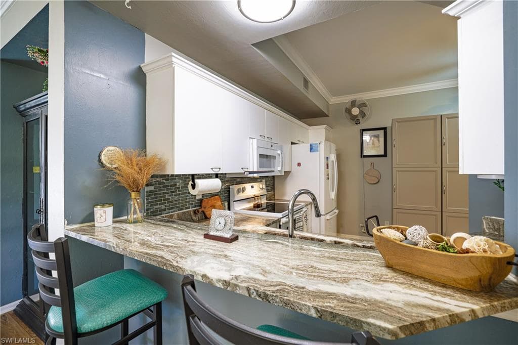305 Robin Hood CIR 101-6