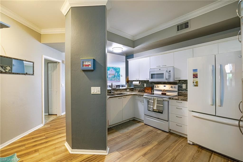 305 Robin Hood CIR 101-4