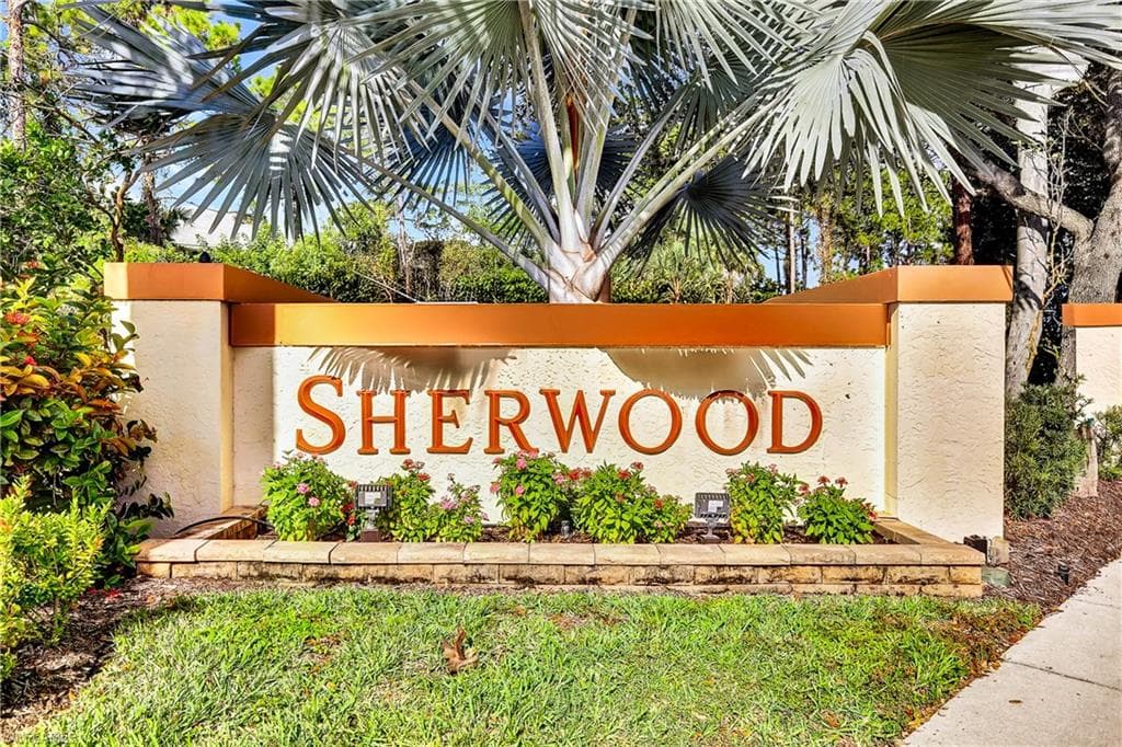 305 Robin Hood CIR 101-3