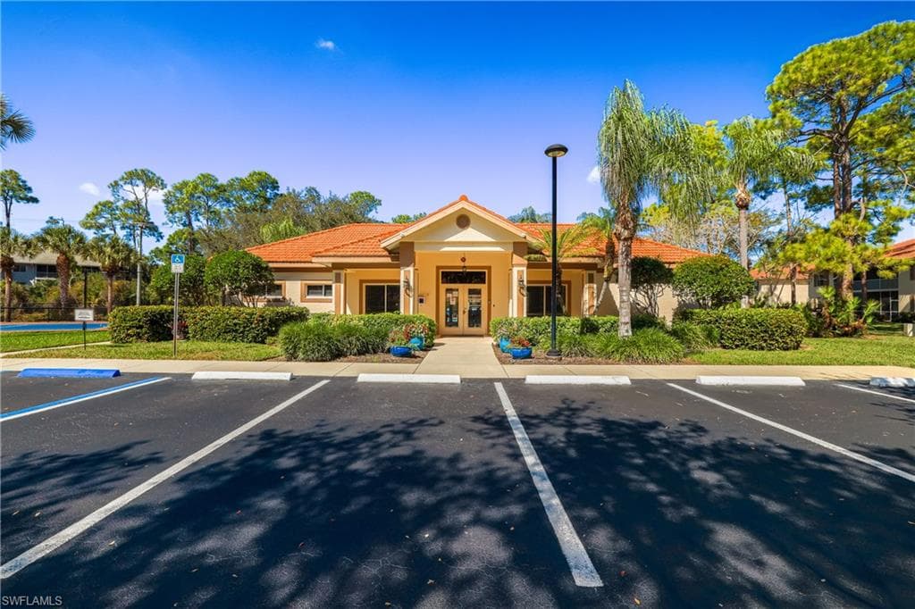 305 Robin Hood CIR 101-24