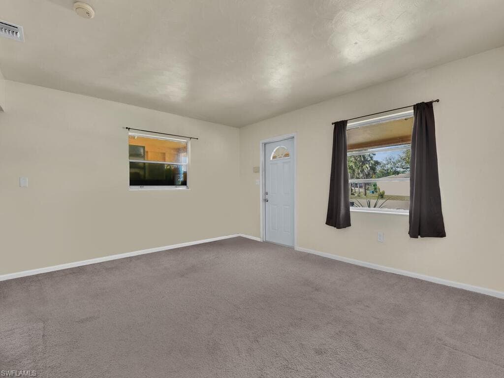 2124 E Gardenia CIR-6