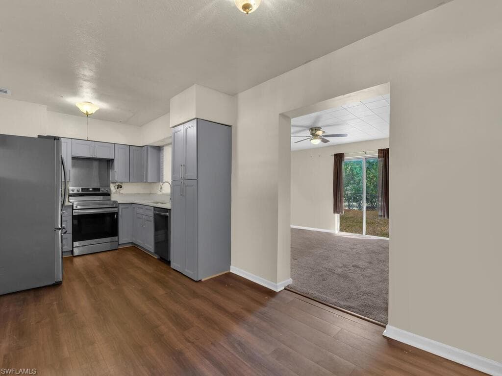 2124 E Gardenia CIR-2