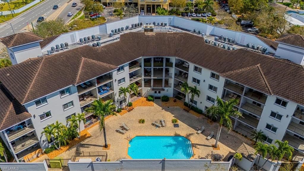 1100 Pine Ridge RD # B106, NAPLES FL 34108-1