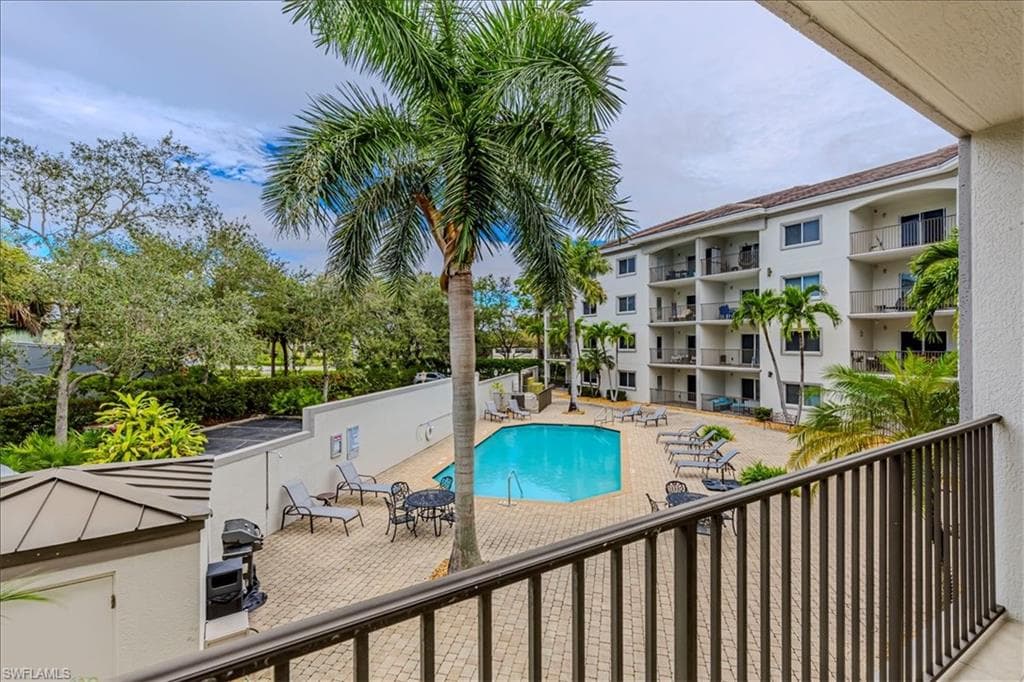 1100 Pine Ridge RD # B106, NAPLES FL 34108-5