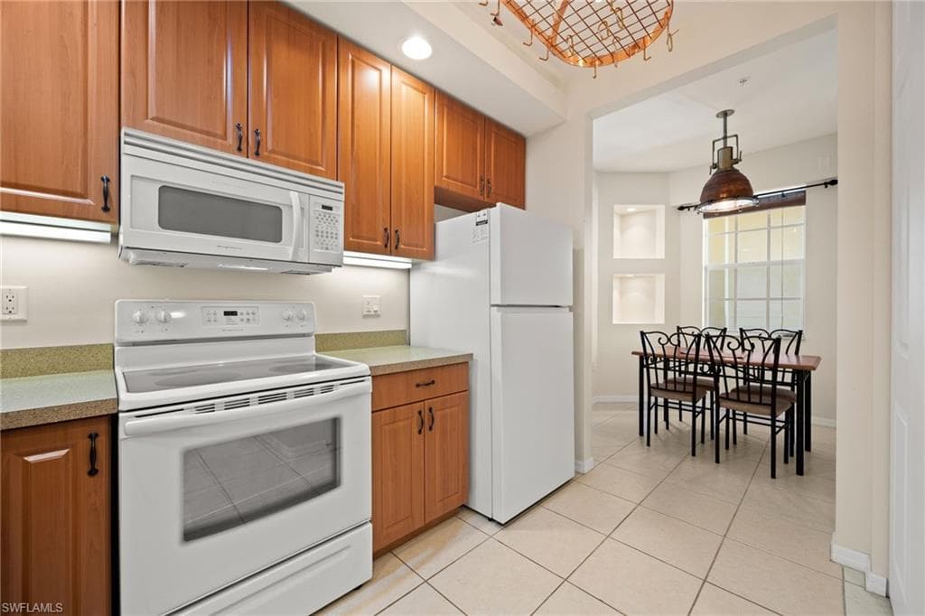 1105 Van Loon Commons CIR 304-5