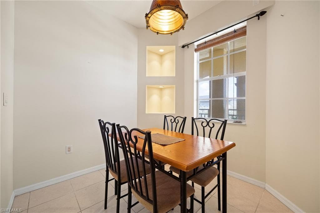 1105 Van Loon Commons CIR 304-6
