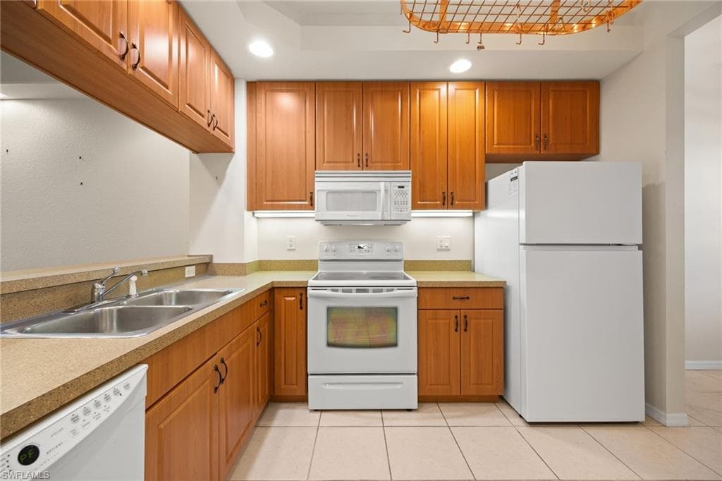 1105 Van Loon Commons CIR 304-4