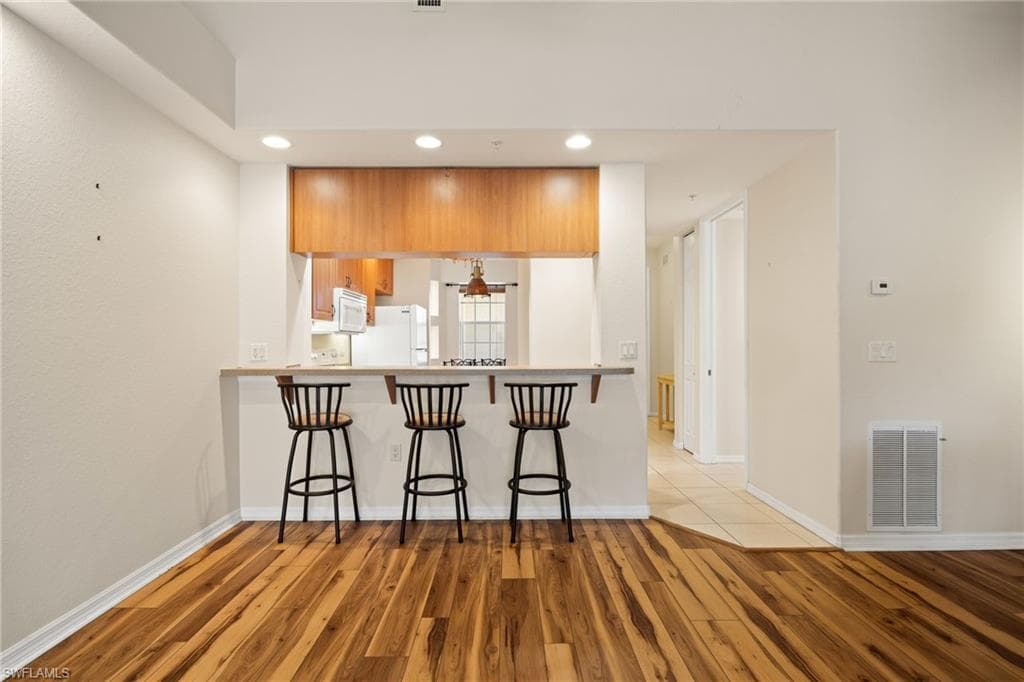 1105 Van Loon Commons CIR 304-9