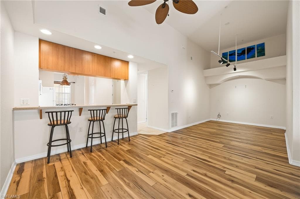 1105 Van Loon Commons CIR 304-10