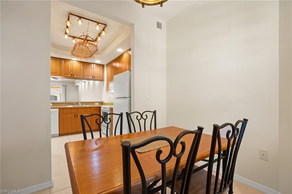 1105 Van Loon Commons CIR 304-7