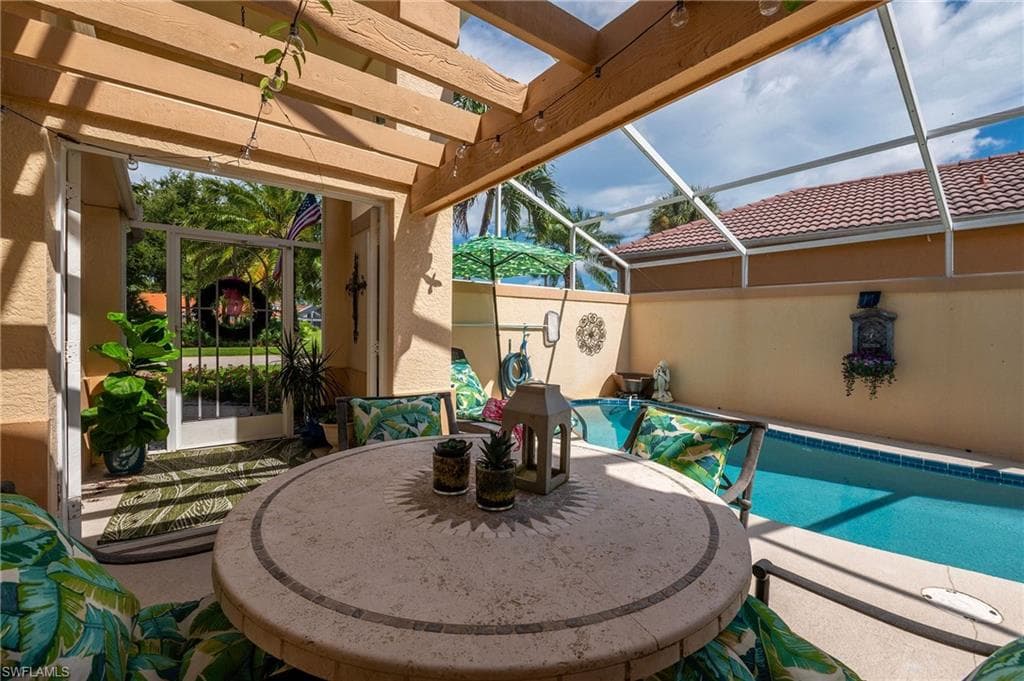 129 Sabal Lake DR, NAPLES FL 34104-22