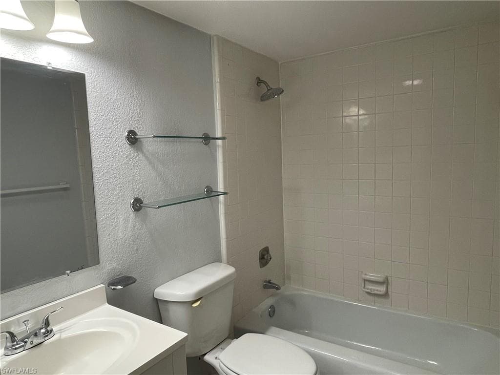 6777 Winkler RD 106-7