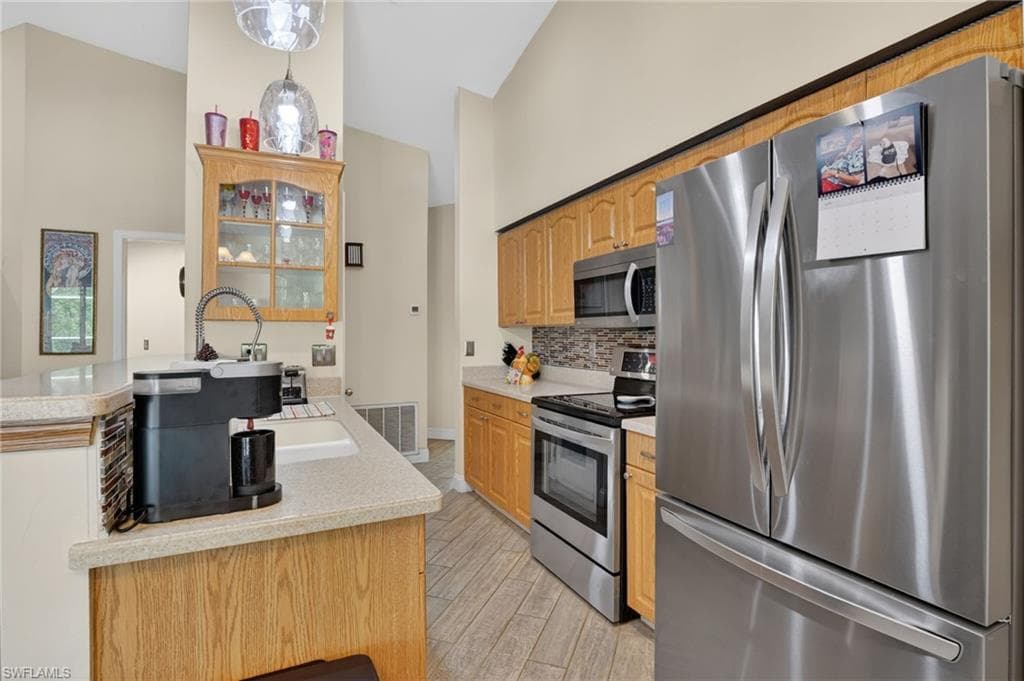 22656 Fountain Lakes BLVD-19