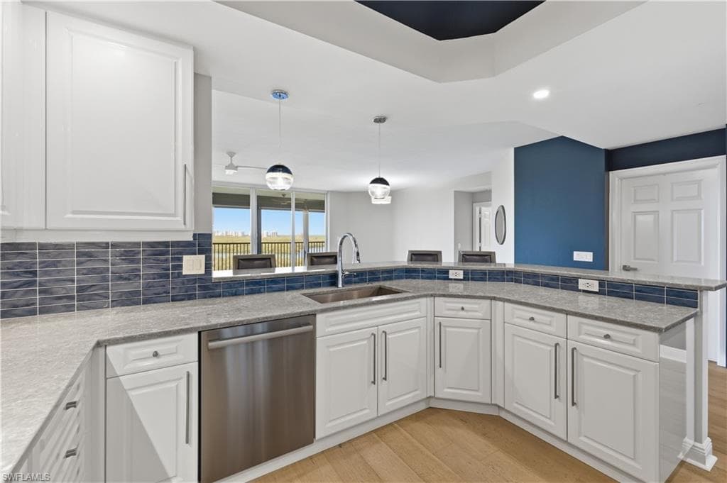 425 Cove Tower Dr 703-6
