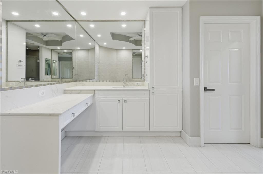 425 Cove Tower Dr 703-19