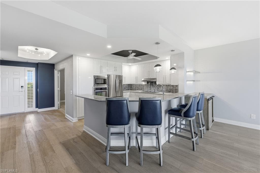 425 Cove Tower Dr 703-8