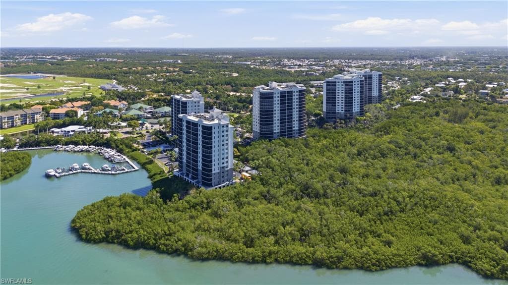425 Cove Tower Dr 703-40