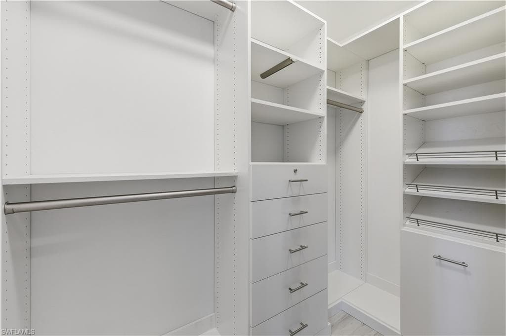 425 Cove Tower Dr 703-17
